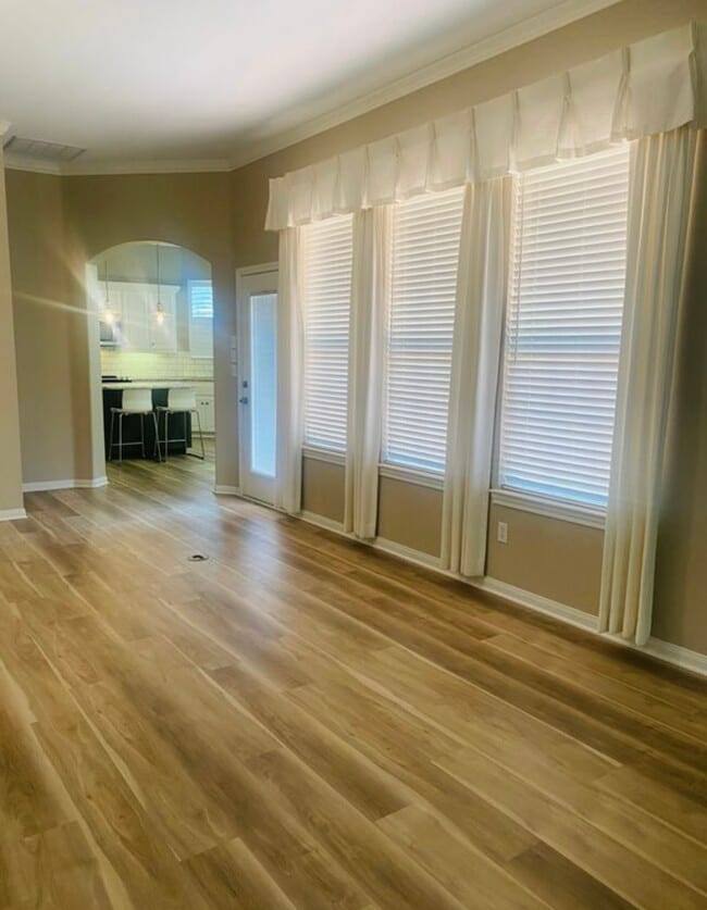 Building Photo - 3816 Whispering Oaks