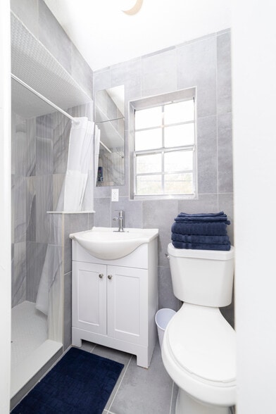 Building Photo - 102 Lovera Blvd