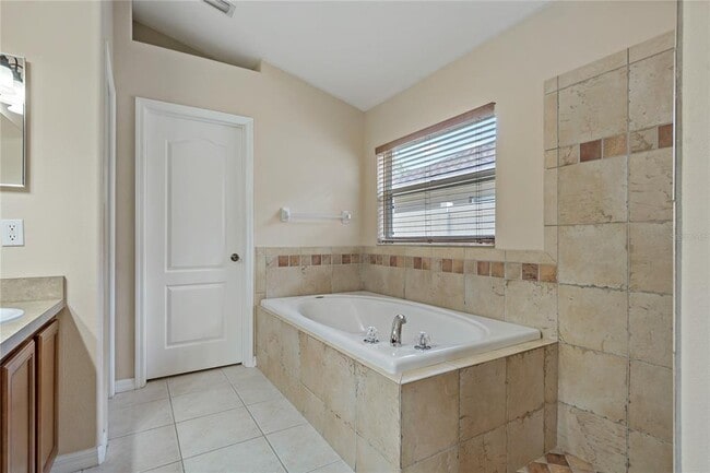 Building Photo - 8211 Canyon Creek Way