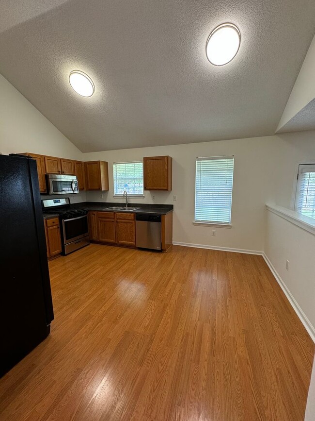 Building Photo - 6718 Pole Creek Dr
