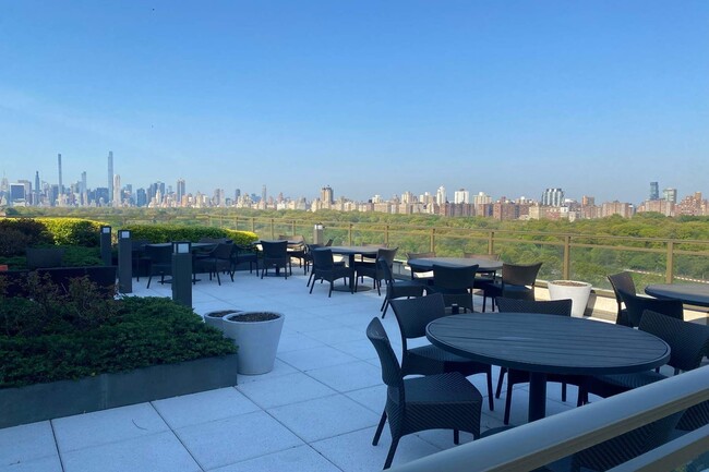 Building Photo - 1280 5th Ave