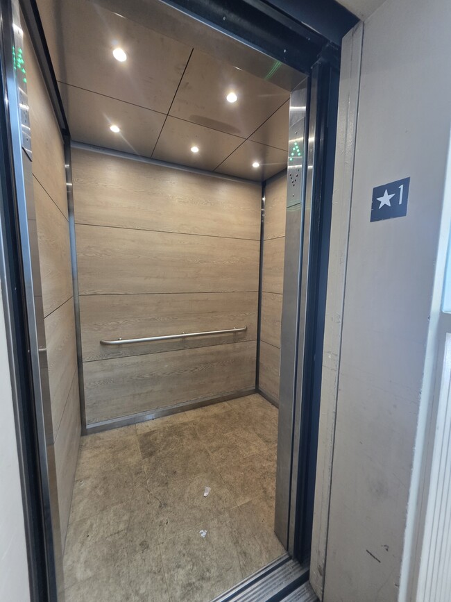 Building Photo - 350 Aoloa St