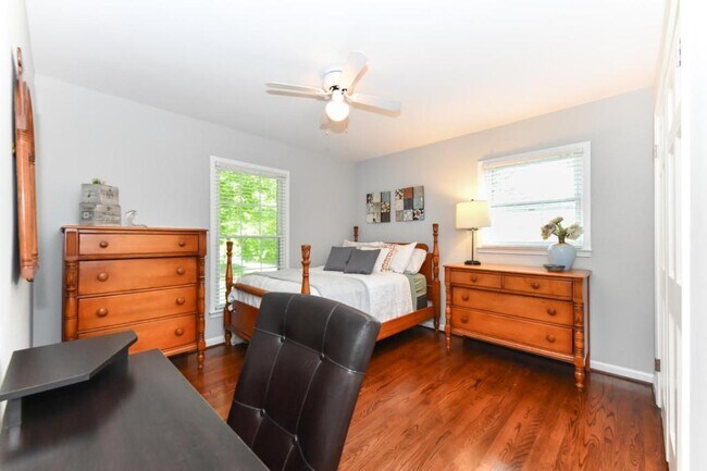 Building Photo - 4801 Sweetbriar Rd