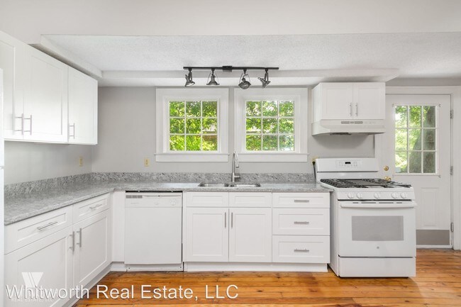 Building Photo - 404 Caplewood Dr