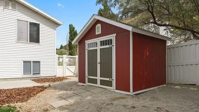 Building Photo - 15096 S Vernal Cove