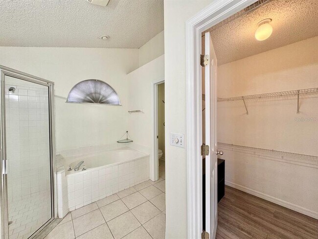 Building Photo - 10028 Oasis Palm Dr