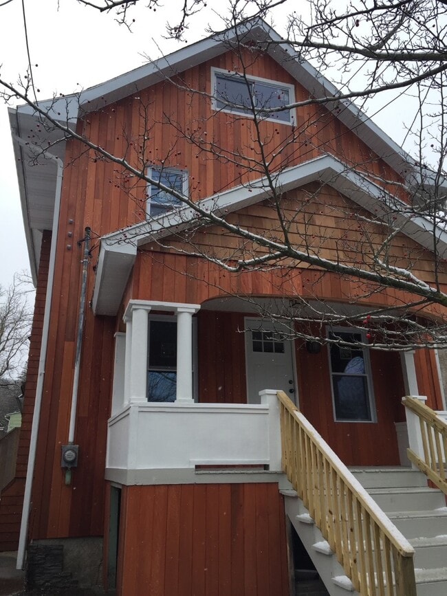 Building Photo - 127 Hyers St