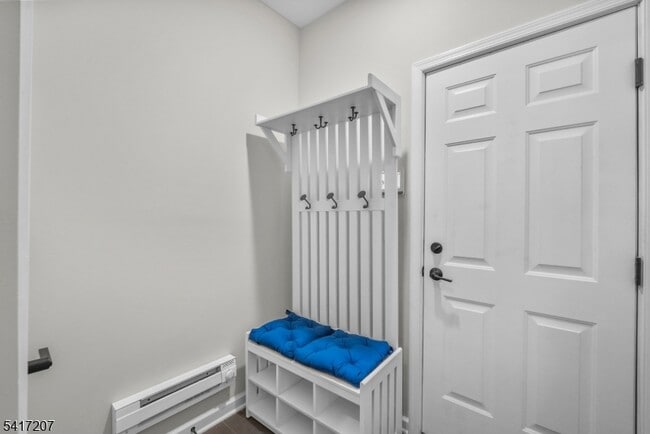 Building Photo - 8 Jessica Ln