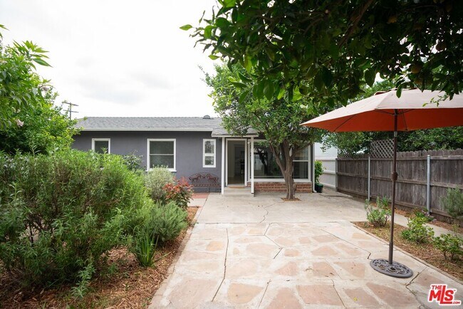 Building Photo - 15915 Wyandotte St