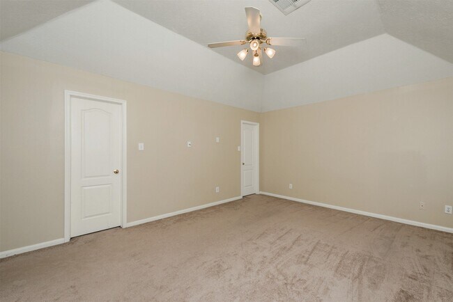 Building Photo - 215 Sunset Ridge Dr