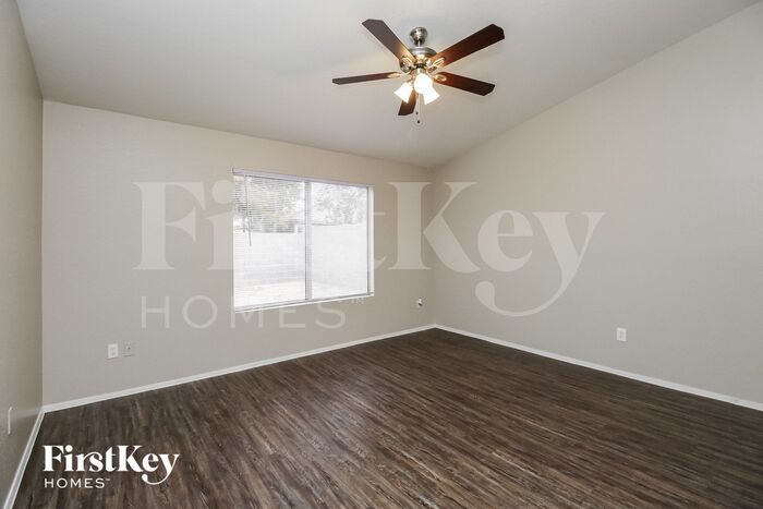 Building Photo - 842 E Glenmere Dr