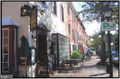 Building Photo - 2425 Huntington Park Dr