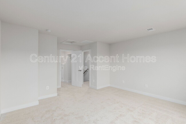 Building Photo - 14020 Sunrise Valley Dr
