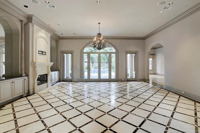 Building Photo - 5528 Holly Springs Dr