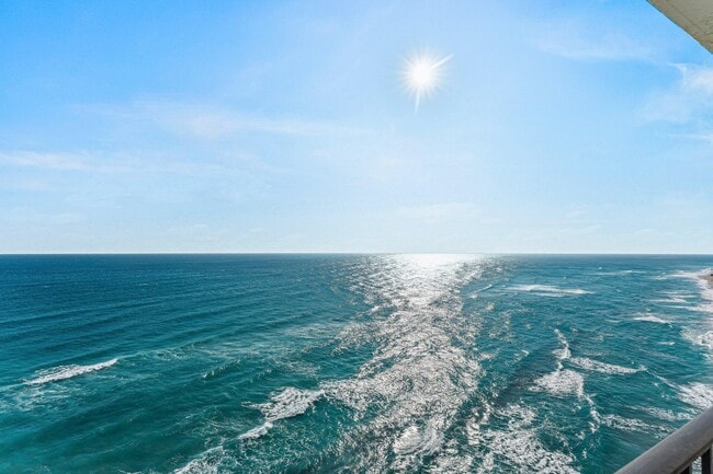 Building Photo - 5420 N Ocean Dr