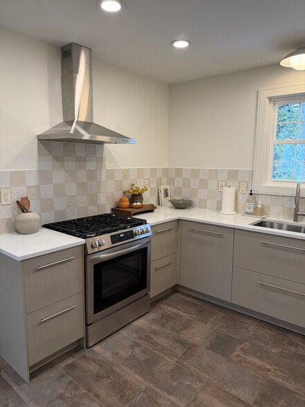 Building Photo - 314 Springfield St