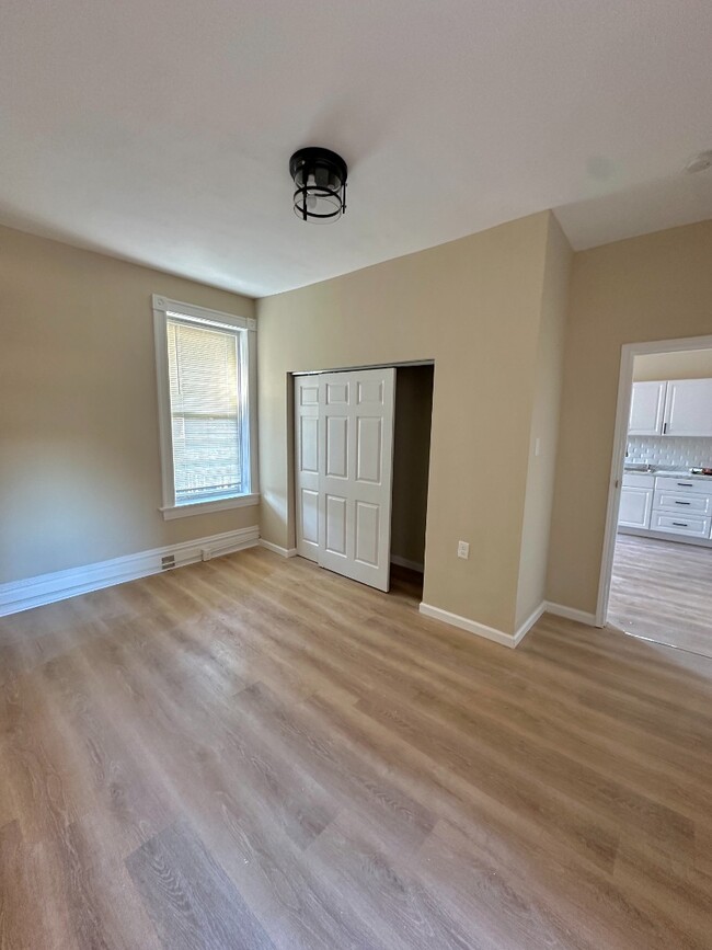 Building Photo - 2 Bed/1 bath for rent in South City - $995...