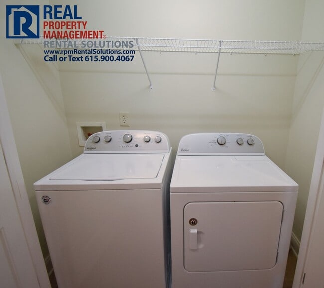 Building Photo - LARGE 2bd 2.5ba townhome, 2 car carport, washer/dryer included!