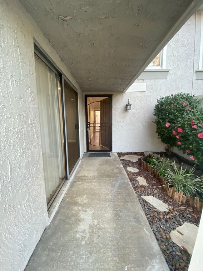 Building Photo - Luxurious 3 Bedroom Cypress Townhouse for Rent!