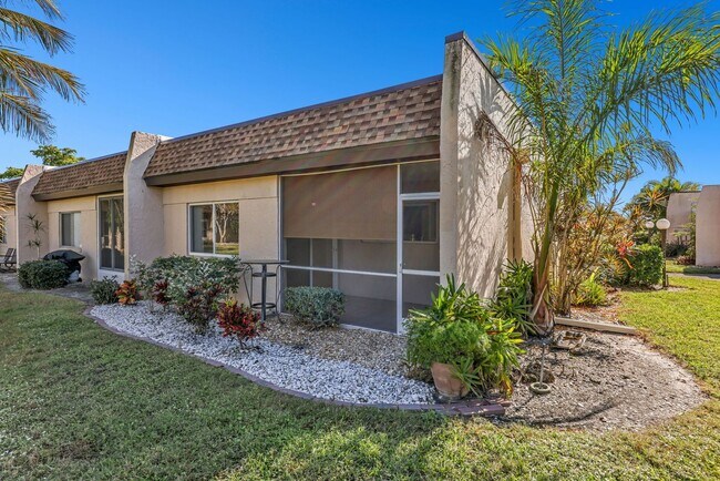 Building Photo - Cozy Condo at South Pointe Villas