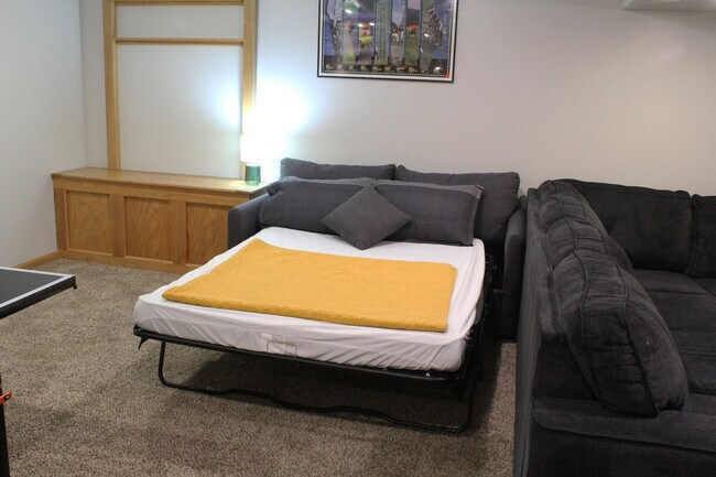 Building Photo - 202 NW Sharmin Dr