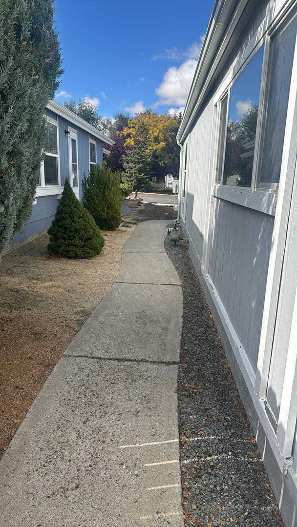 Building Photo - Cute home in gated community! 3/2