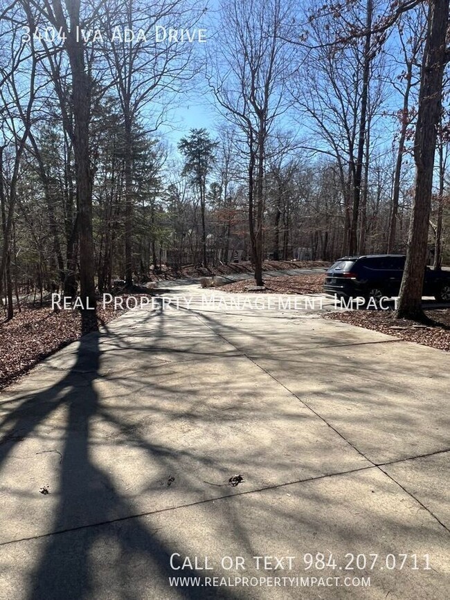 Building Photo - Spacious 3 Bedroom 3 Bath Wooded Oasis in ...