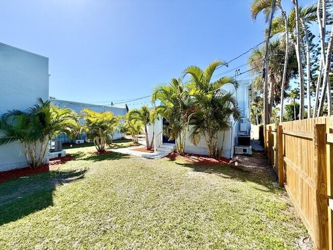 Building Photo - 14125 Palm St