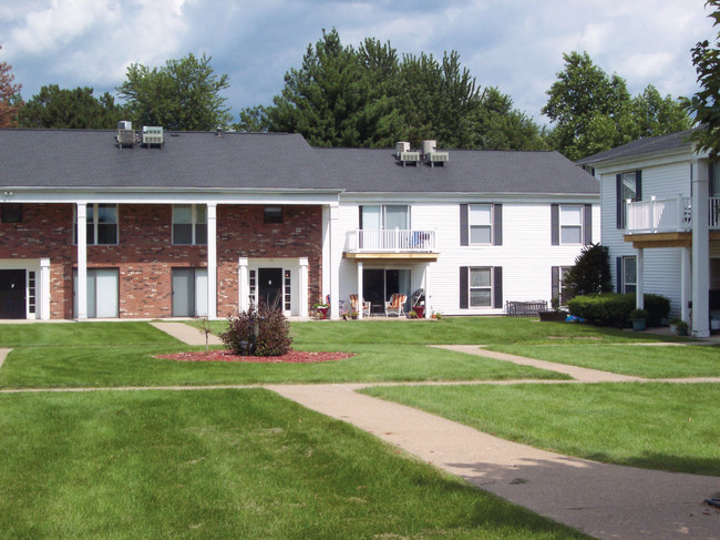 Courtyard - Skyway Apartments