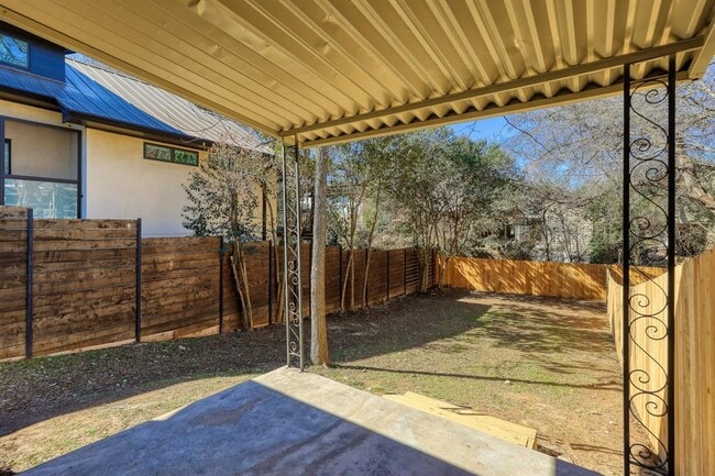 Building Photo - 902 Jessie St