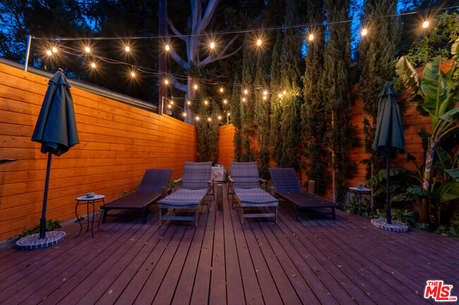 Building Photo - 3092 Laurel Canyon Blvd