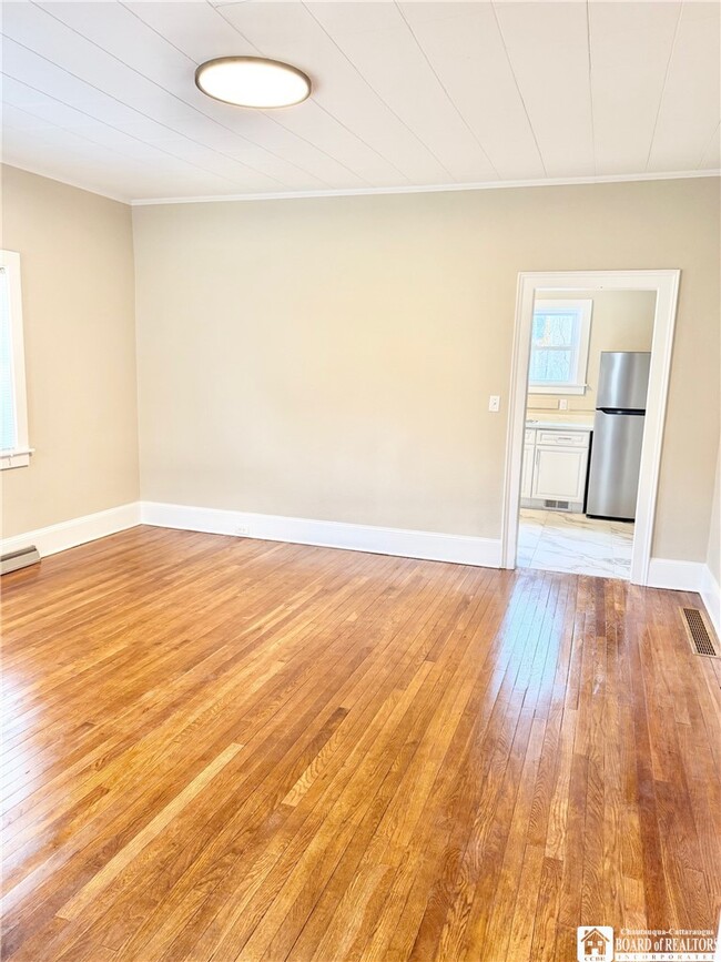 Building Photo - 148 Maple St