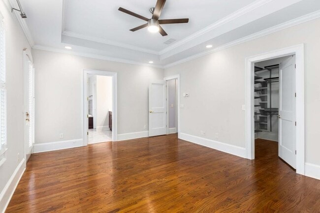 Building Photo - 656 Yorkshire Rd NE