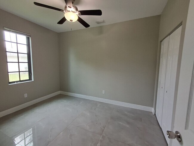 Building Photo - 213 Hightower Ave S