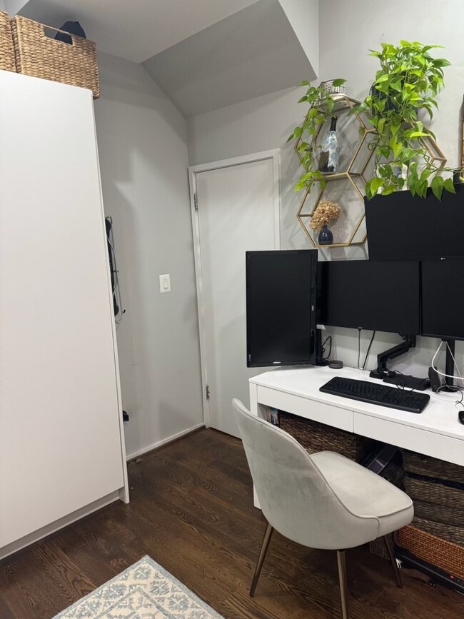 Building Photo - 1100 W St NW