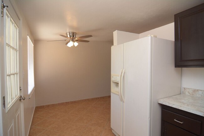 Building Photo - Charming 3 Bedroom 1 Bath Home! Central Tu...