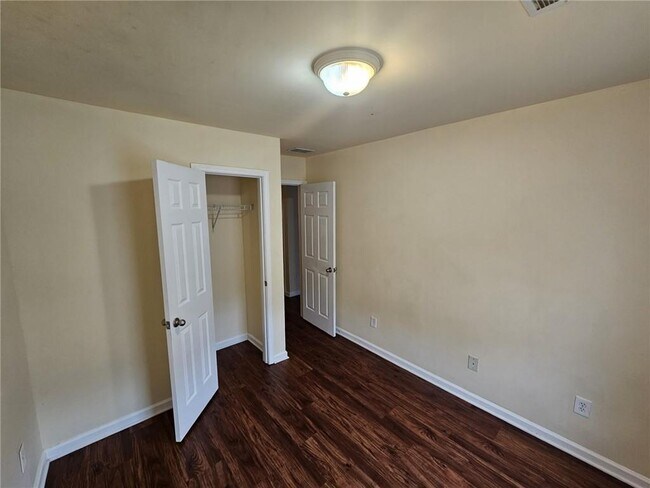 Building Photo - 2425 Ivey Crest Cir