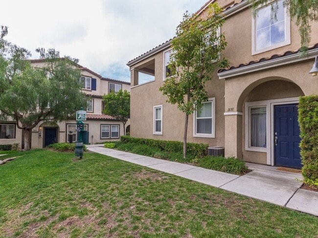 Building Photo - 1694 Paseo Aurora