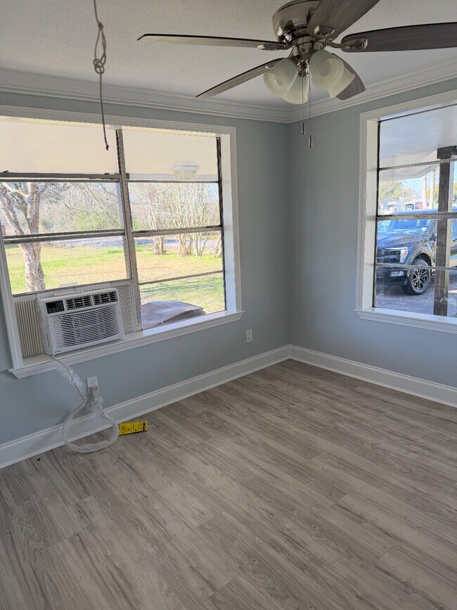 Building Photo - 6105 Hill Rd