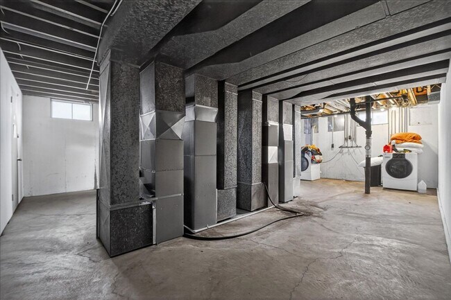 Building Photo - Heck'n Hopeful