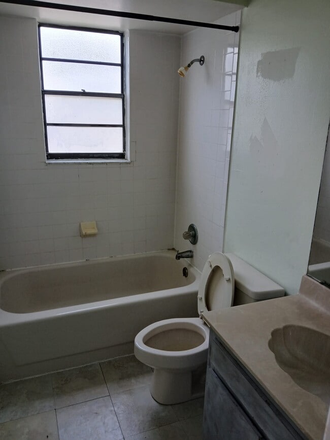 Building Photo - 4624 Landscape Dr