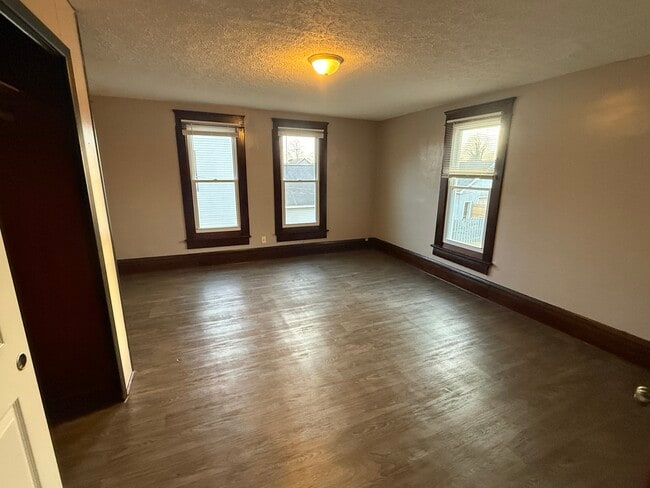 Building Photo - 429 Maple Ave