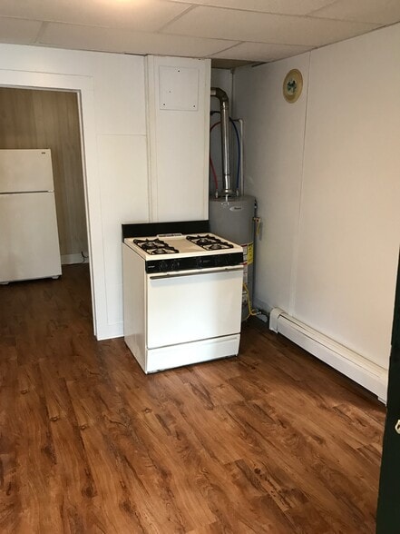 Building Photo - 6 W Shore St