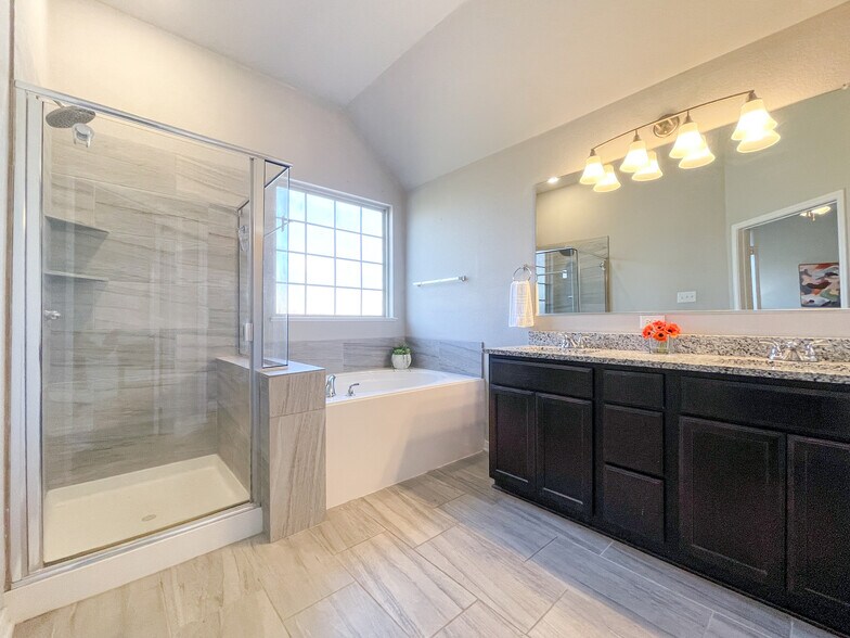 Building Photo - 10624 Langham Dr