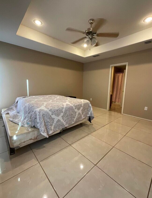 Building Photo - 6104 Monaguillo Dr