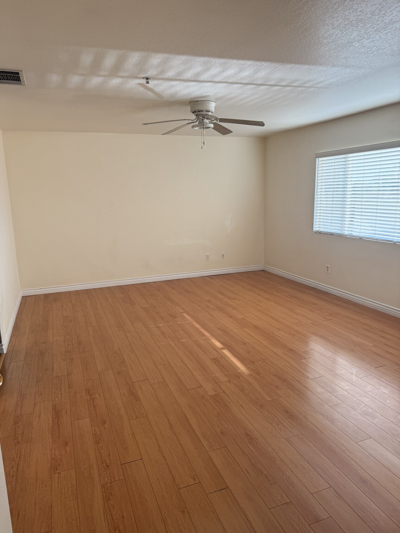 Building Photo - 5752 Tamarisk Way
