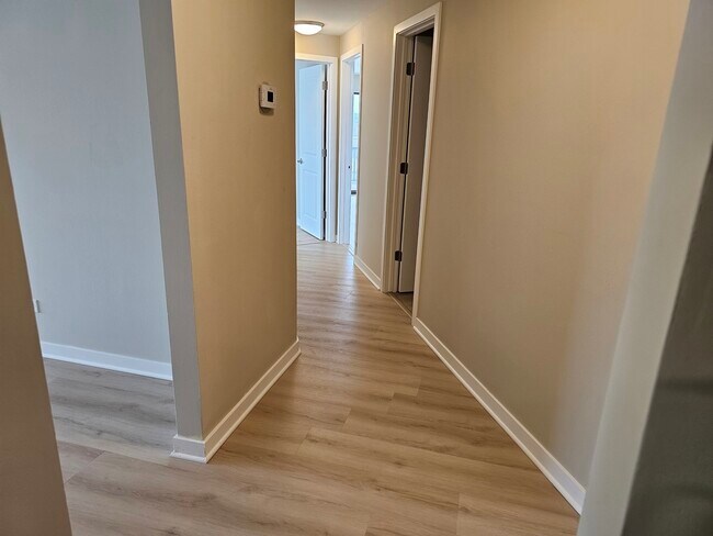 Building Photo - 3900 W 95th St