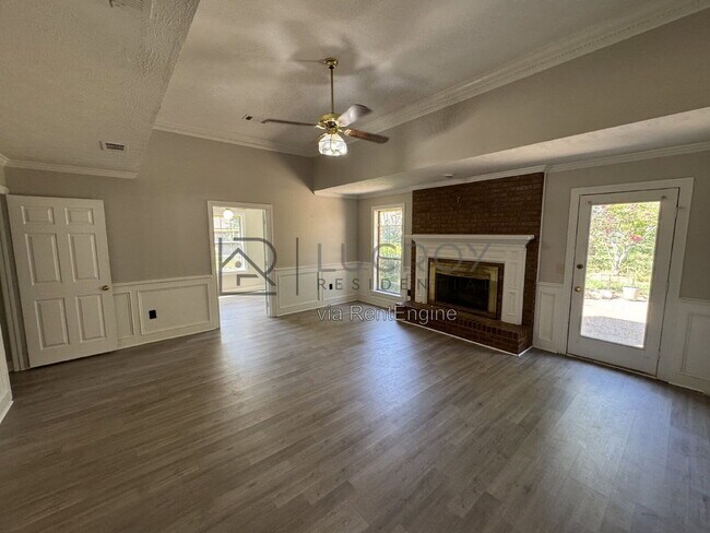Building Photo - 33 Sandlewood Dr