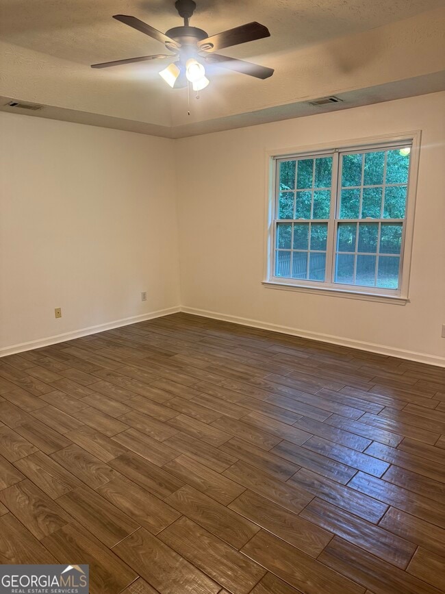 Building Photo - 105 Fox Trail Pl