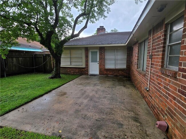 Building Photo - 133 W Queens Dr